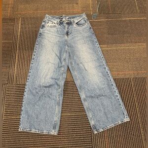 Old Navy Wide-Leg Jeans in Light Wash Blue